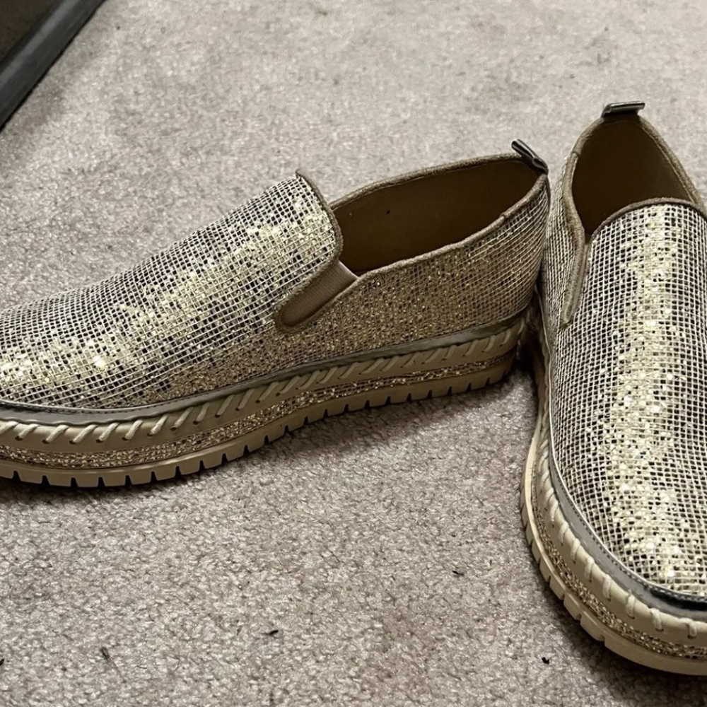 Shoe - Picture 2 of 12